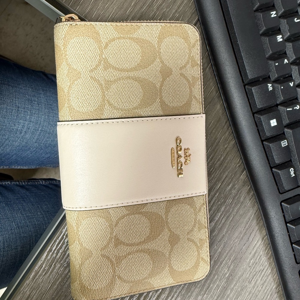 Coach Tan and Cream Signature Wallet